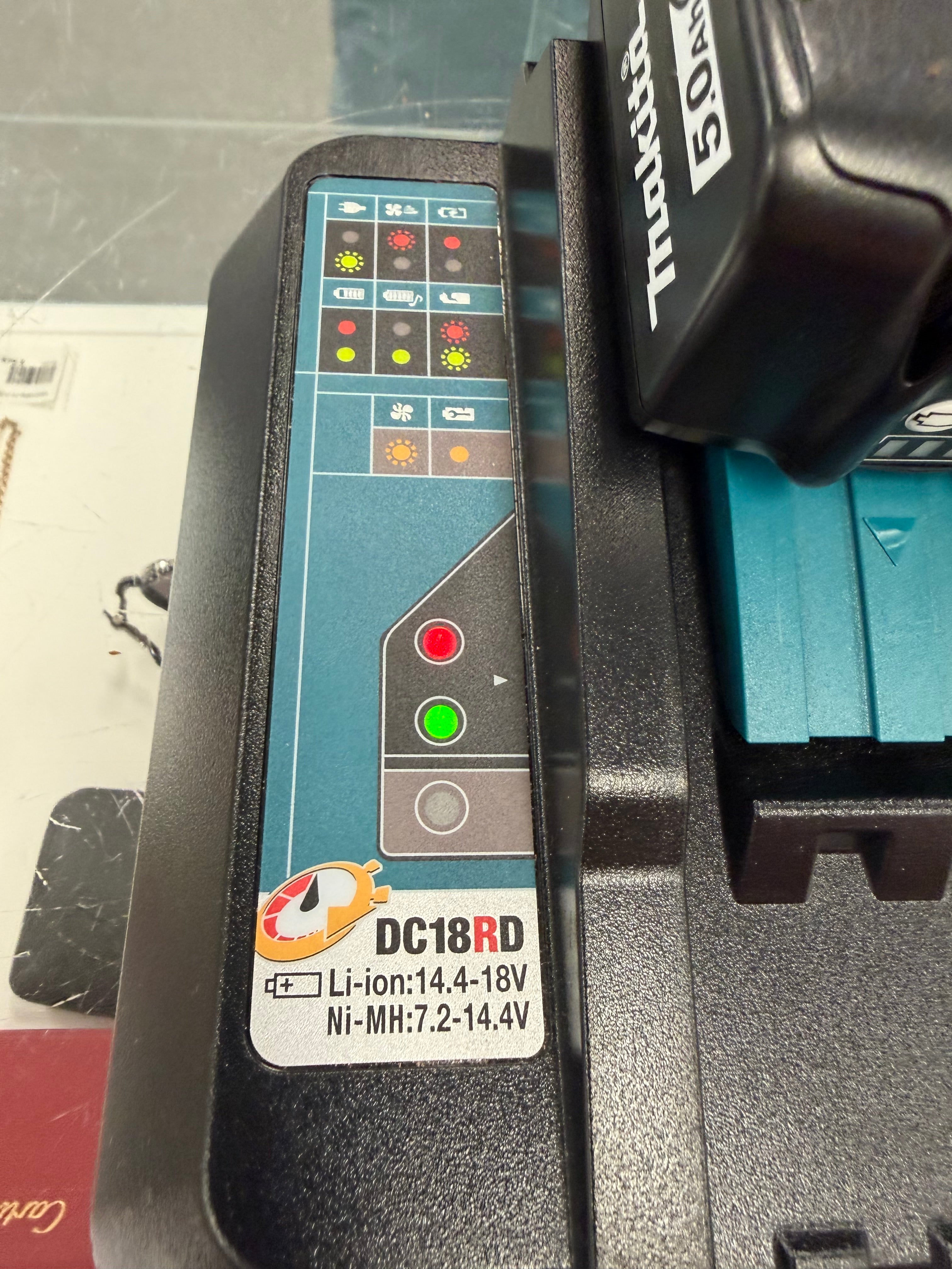 Makita DC18RD Duo Snellader + 2x Makita BL1850B 18V 5.0Ah Accu